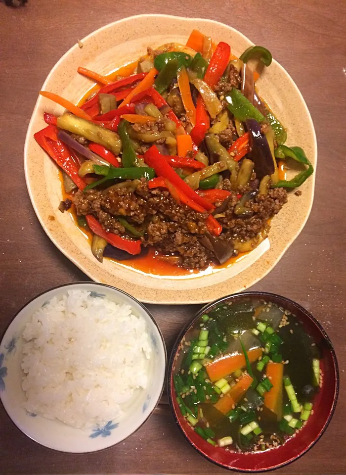 Snapdishの料理写真:茄子とひき肉味噌炒め 中華根菜スープ|Junko Tominagaさん