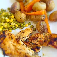 Grilled chicken breast with Italian seasoning, baked potatoes & veg|Erika Taylor-Eastさん