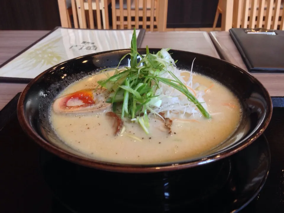 鶏白湯ラーメン810円|PegaOさん