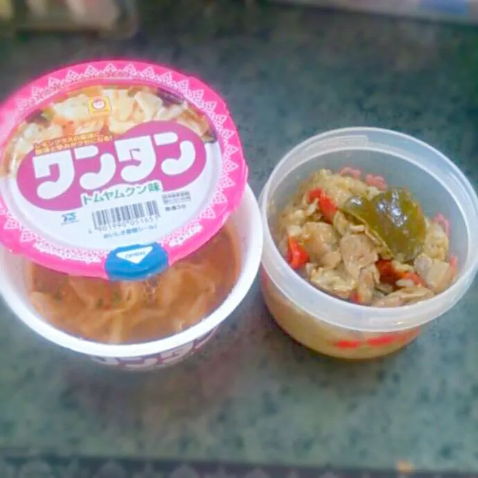 ワンタン(トムヤムクン味)&グリーンカレー|りえさん