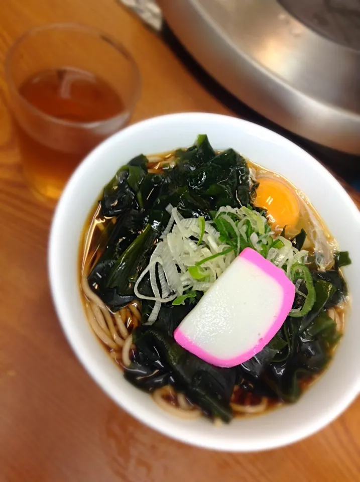 Today’s lunch.雨降ってるので小走り10秒の瓢箪でわかめそば＋玉子|hoppycowさん