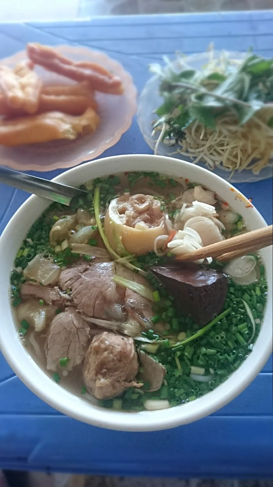 bún bò giò lợn :))|Oishi Tôm Cayさん