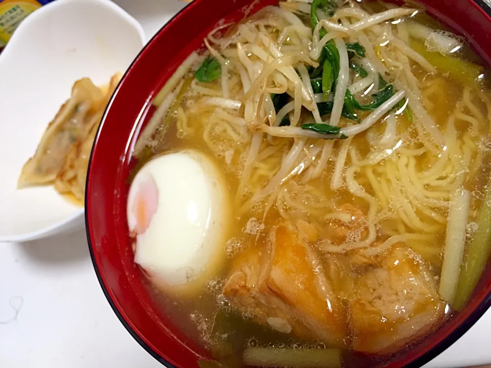 Snapdishの料理写真:こってり醤油ラーメン！餃子！|ぽちさん