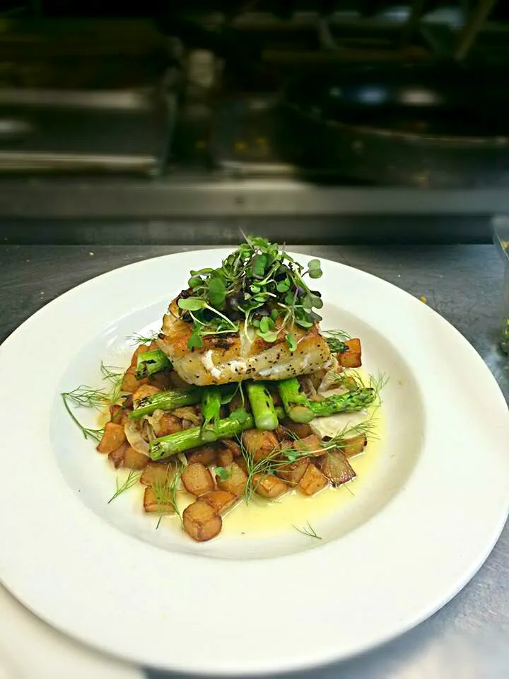 Grouper with grilled asparagus and rosemary potato|Chef Andresさん