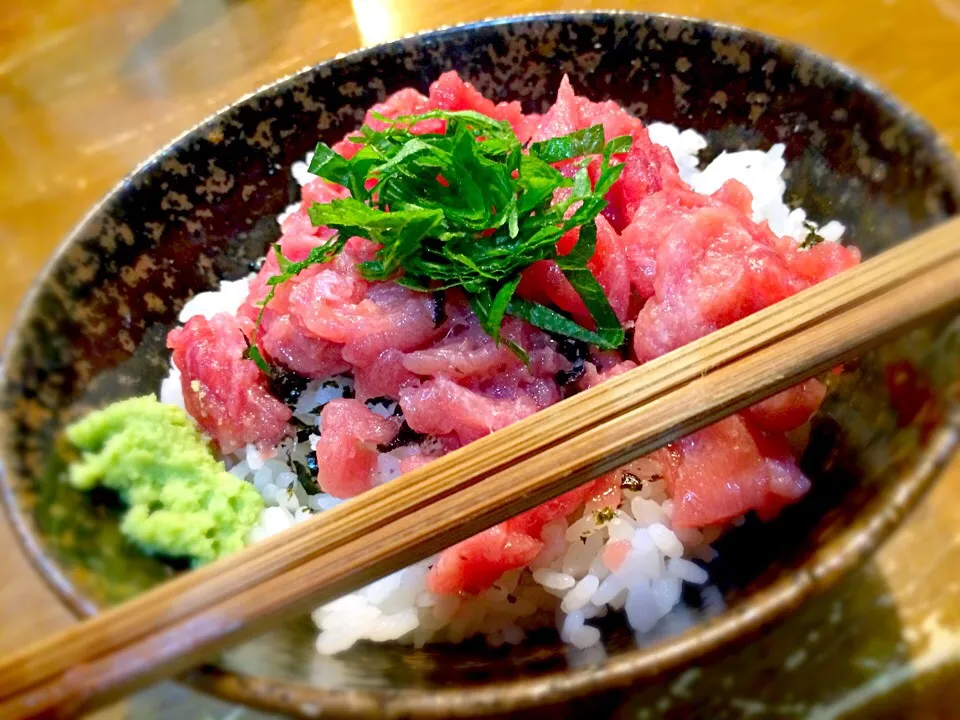 本まぐろのすき身丼🐟|おかっぴーさん