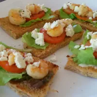 toasted bread with cesar salad and prwans😋|sherry rodriguesさん