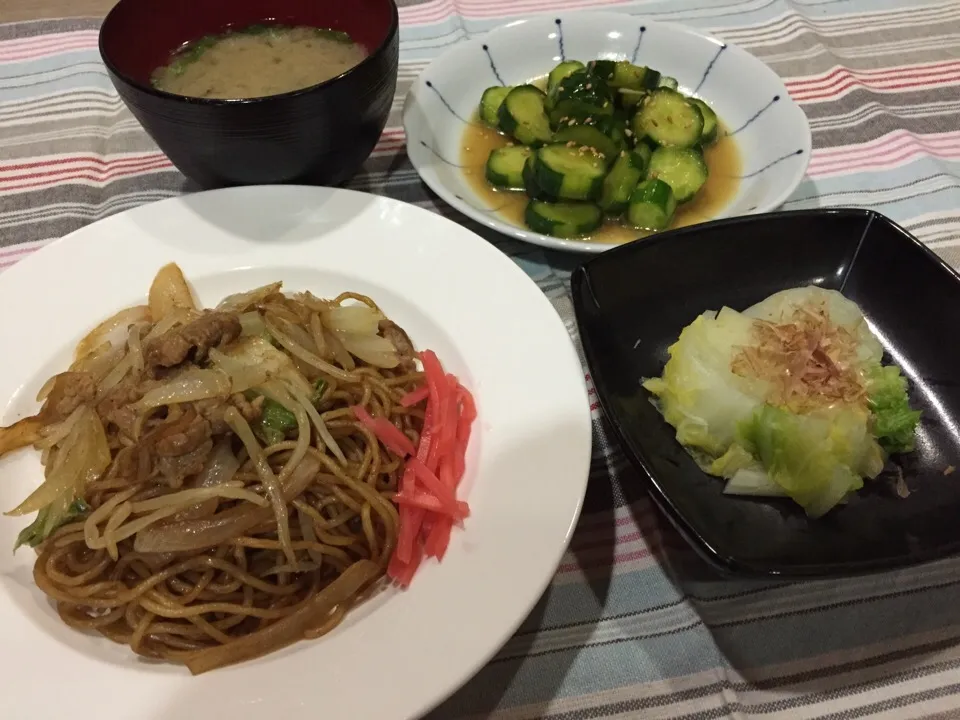 焼きそば・白菜のおひたし・キュウリの簡単中華漬け・舞茸の味噌汁|まーままさん