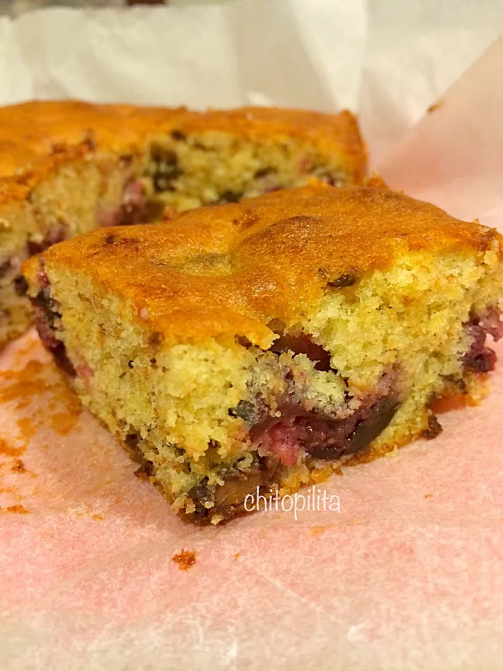 Chocolate chunk cherry blondie|chitopilitaさん