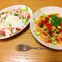 Snapdishの料理写真:シーザーサラダ&トマトとツナの冷製パスタ|ほぶまりさん