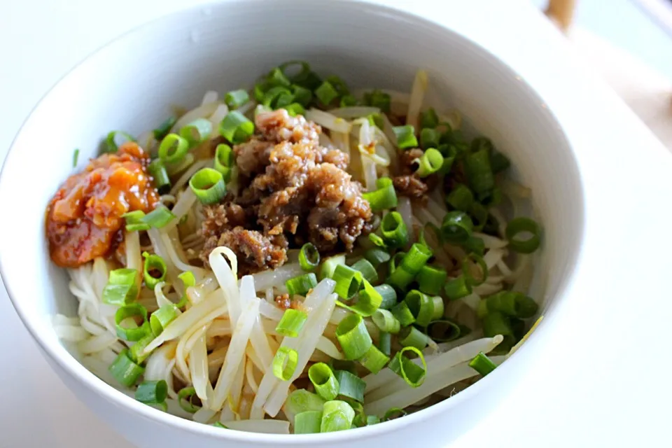 Snapdishの料理写真:台湾のルーロー麺(肉そぼろ混ぜ麺)|もも太郎さん