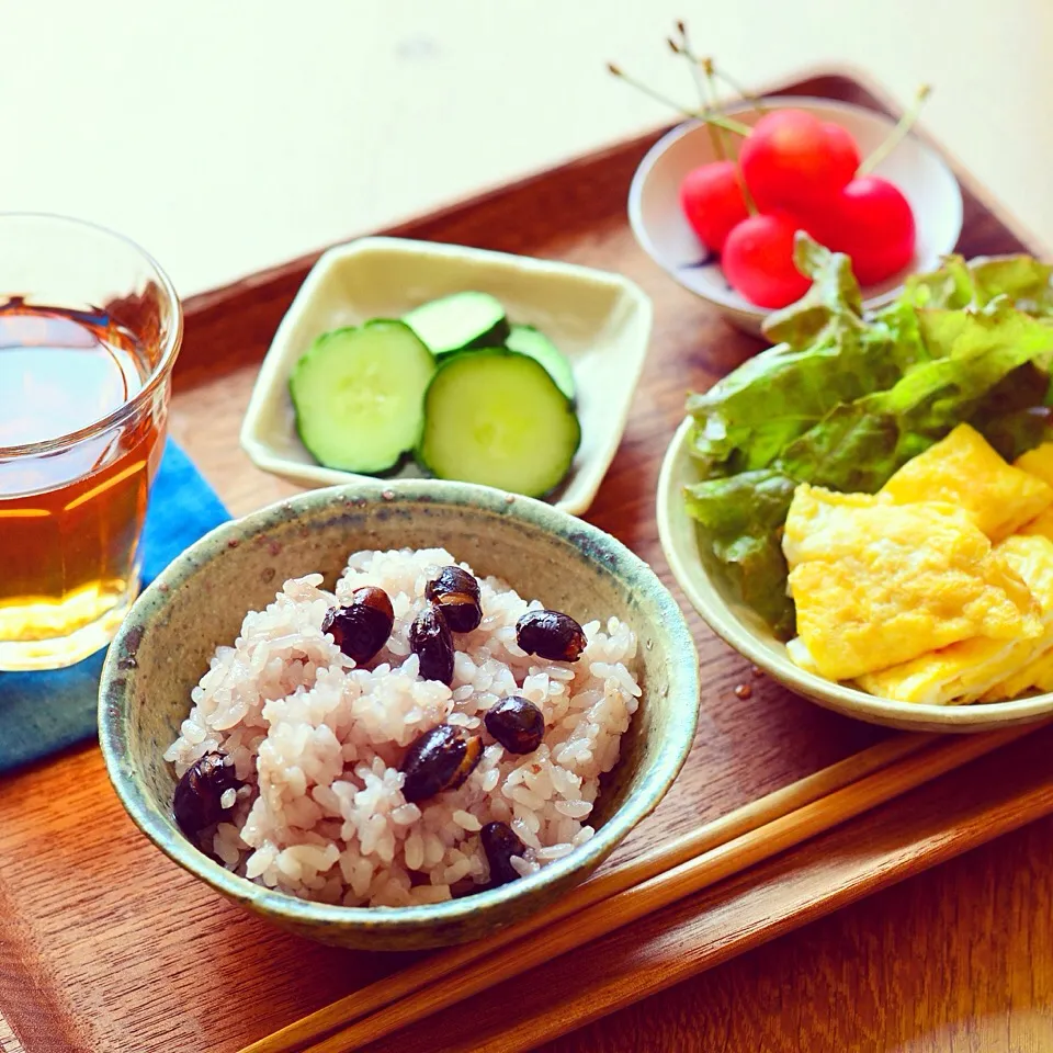 Snapdishの料理写真:煎り黒豆のご飯|hibi_apeさん