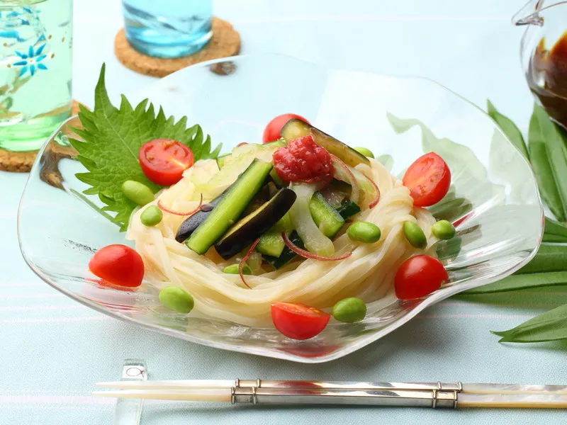 夏バテ予防に！野菜がたっぷりとれる簡単サラダうどん #AllAbout|All About 料理レシピさん