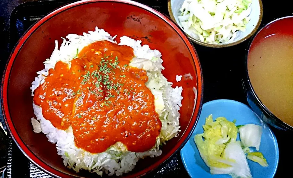 蒸し鶏ピリ辛トマト🍅ソース丼|かいさん