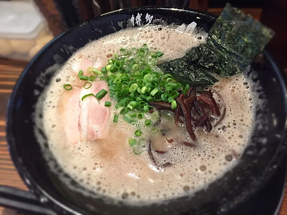 泡あわスープの豚骨ラーメン|Yas Nakさん