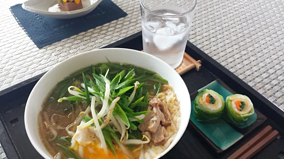 昼ごはん     インスタントラーメン(>_<)💧  ネギだけたっぷり贅沢に(^_^;)|おちゃわんさん