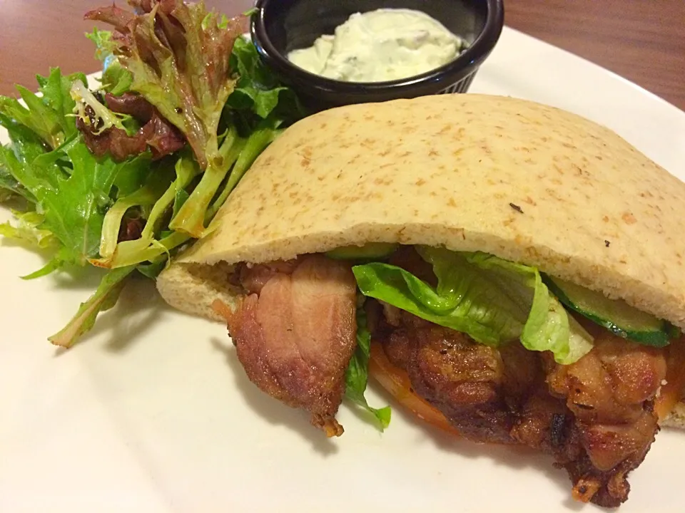 Grilled Chicken Pita with salad & cucumber mint yoghurt|Carin Tayさん