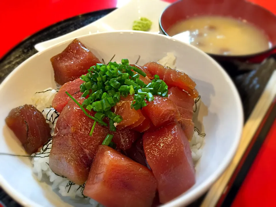 Snapdishの料理写真:東印度カレー商会 築地店 マグロ漬け丼|ddr3rdmixさん