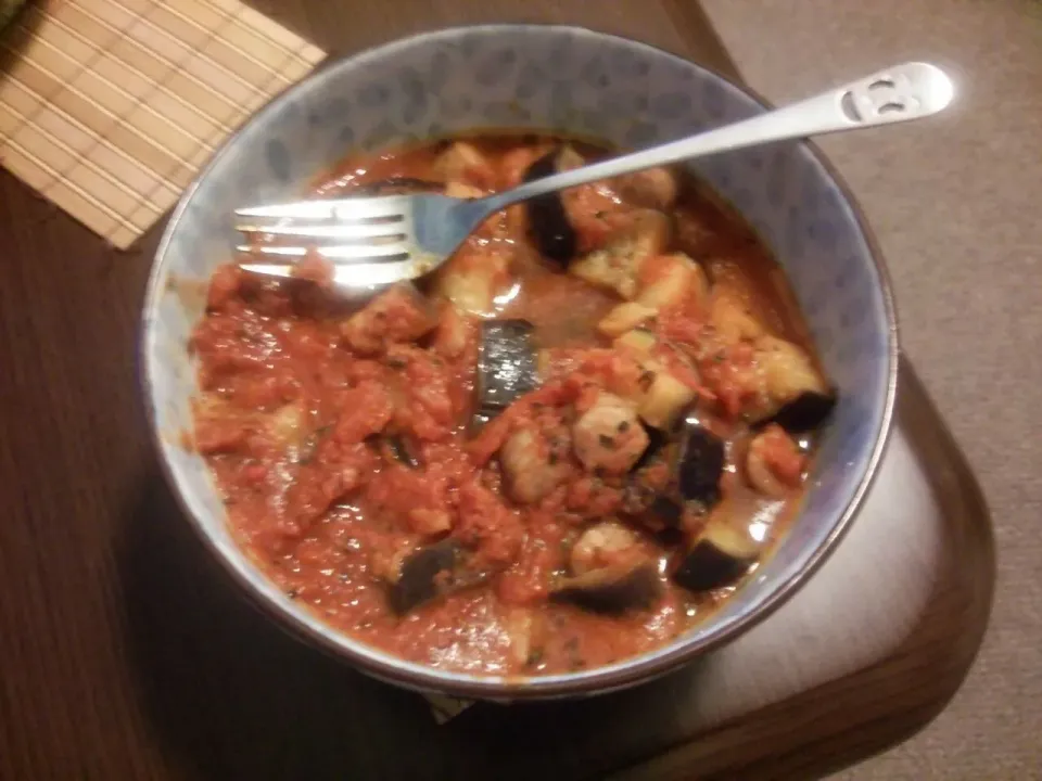 fricassée d'aubergines et saucisse à la tomate et cumin
eggplant and sausage fricassee in a tomato and cumin sauce
トマトとクミンソースでナスとソーセージのフリカッセ|Antoine Blancさん