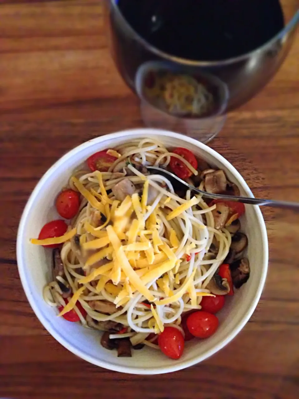 Spaghetti aglio olio with mushrooms and tomatoes|karen limさん