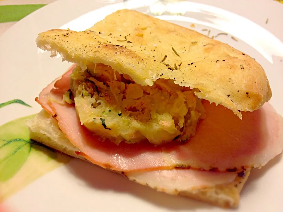 Focaccia con polpettone di patate, tonno e zucchine e arista!|Monia Iannoni Allegrettiさん