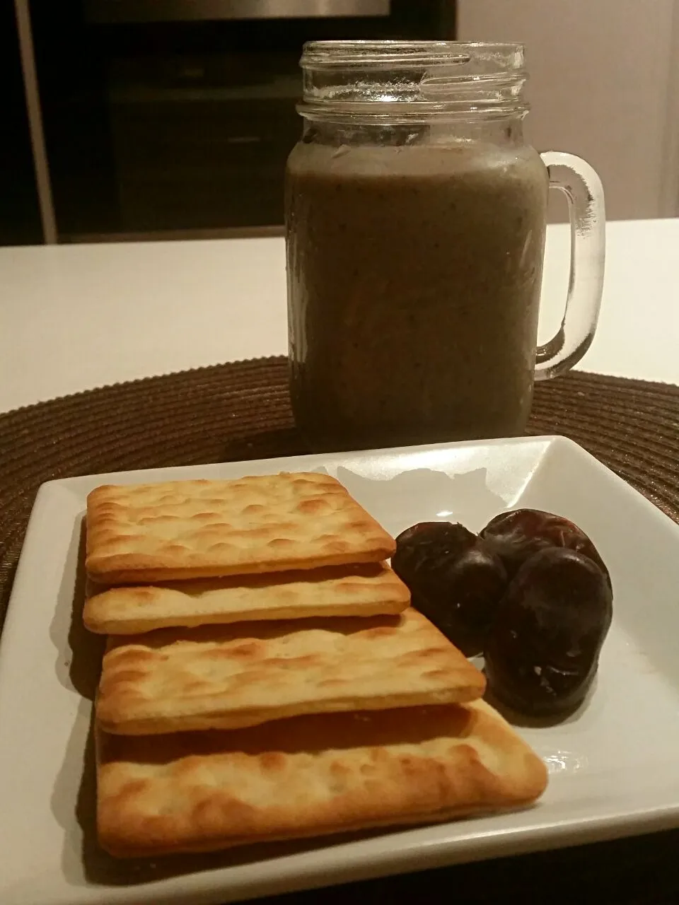 green smoothies + crackers + dates|aishahrazakさん