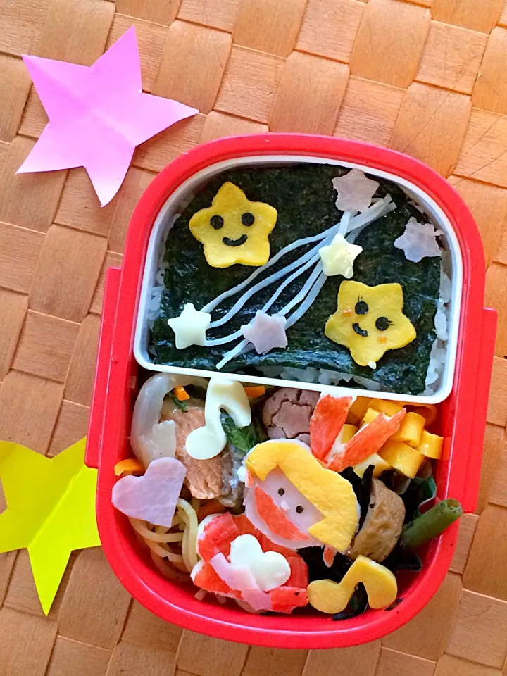 息子弁当☆ 今日は七夕まつり🎋 フックブックローのloveをプレゼント歌います🎵 しおりちゃん と 七夕弁当😊|Snow10さん