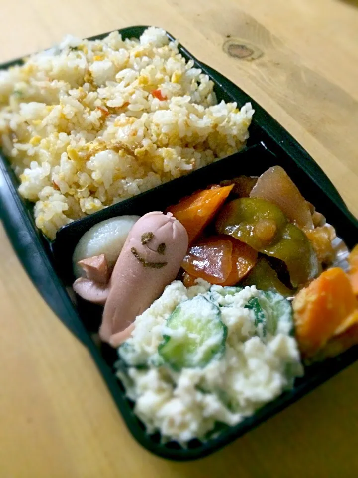 炒飯弁当🍱タコさんウインナーが難しい件。|meyou..さん