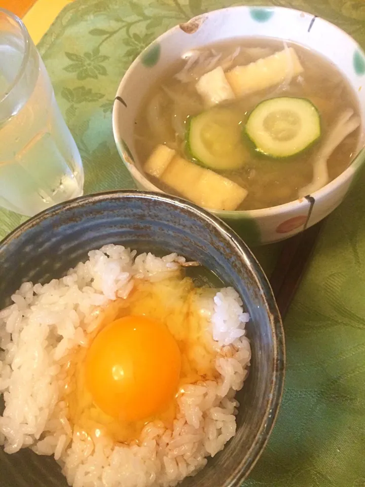 Snapdishの料理写真:卵かけご飯、刺身醤油、出汁、ごま油で。|hiromangeさん