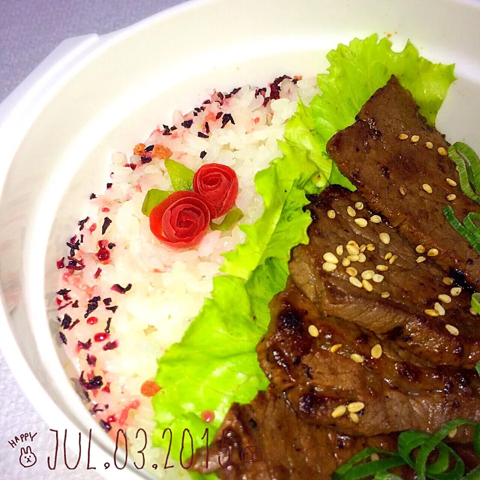 牛カルビ焼き肉♡ カリカリ梅の薔薇飾り(´͈ ૢᐜ `͈ૢ)|こぶちゃんさん