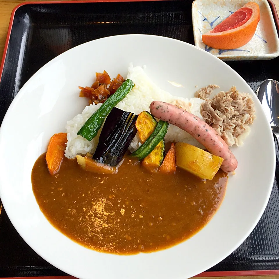 Snapdishの料理写真:凌雲閣 レストラン岳 かみふらの豊味豚カレー|カウンター嬢さん