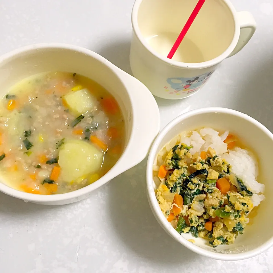 息子ランチ🍲🍴1歳からのクリームシチュー♡野菜たっぷり親子丼♡|湊叶ママさん