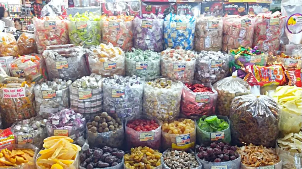 Vietnamese Snacks @ Ben Tanh Market Vietnam|FooDin'sさん