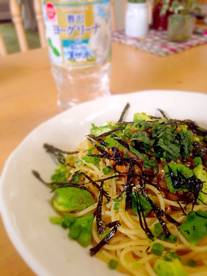 Snapdishの料理写真:アボカド納豆パスタwithヨーグリーナ|sakyu☆さん