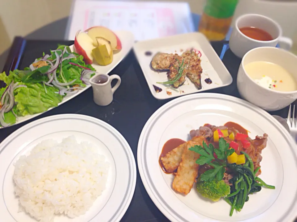 2015/07/01晩ご飯🍚牛肉のソテー パプリカソース・茄子のパン粉焼きアンチョビソース・サラダ・ヴィシソワーズ|つついなつさん