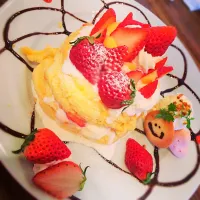 Snapdishの料理写真:🍓イチゴのパンケーキ🍓🍳|綾ちゃんさん