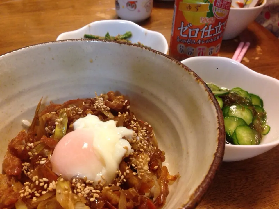 カリカリ豚丼温玉乗せ|さんだーさん