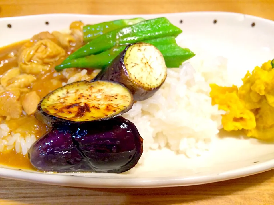 夏野菜をのせたチキンカレー&かぼちゃサラダ|pigmegさん