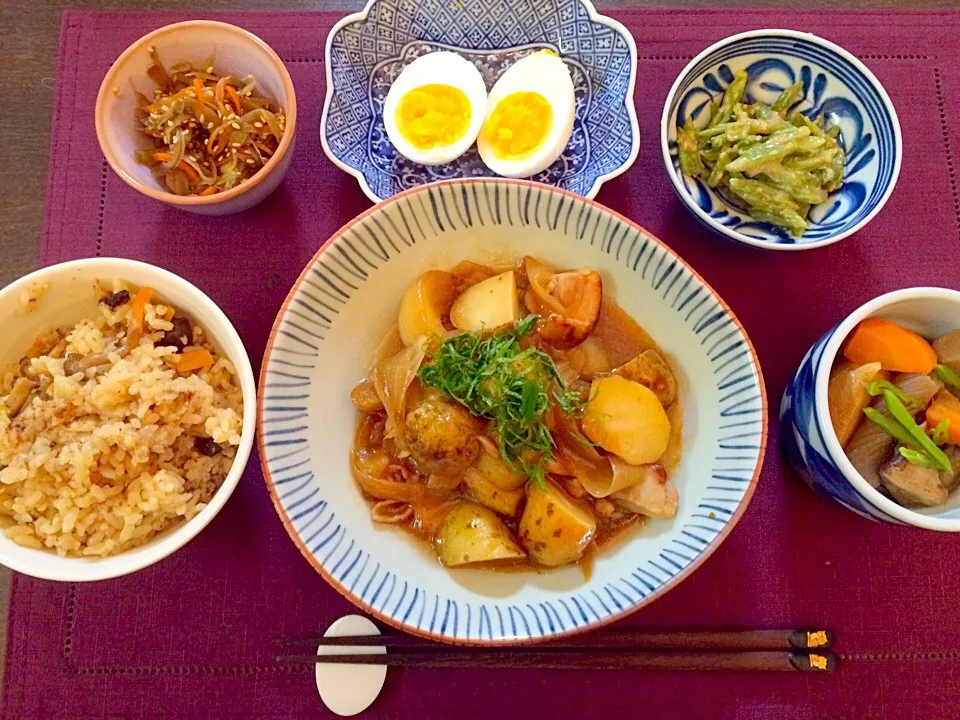 新ジャガと鶏肉の煮物   炊き込みご飯   きんぴらごぼう   ゆで卵   モロッコ豆の胡麻和え   筑前煮|NAKATAさん