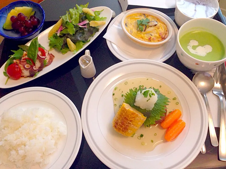 2015/07/03晩ご飯🍚和風おろしハンバーグ・きのこのスフレ キッシュ風・タコと夏野菜のマリネ・サラダ・グリーンピースのポタージュ|つついなつさん