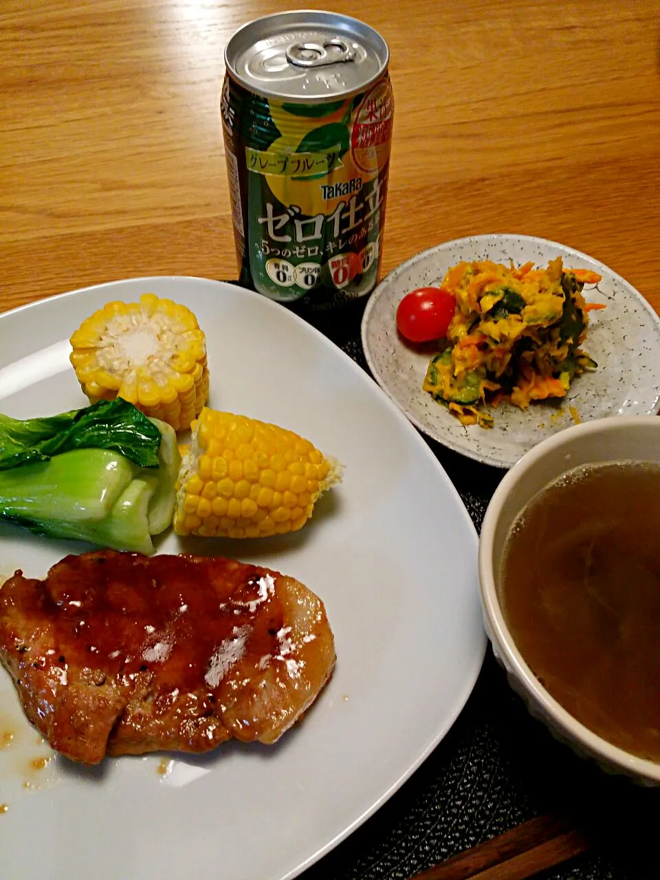 Snapdishの料理写真:晩酌晩ごはん　トンテキ、茹でとうもろこし、チンゲン菜ソテー、かぼちゃサラダ、きのこスープ|lotusさん