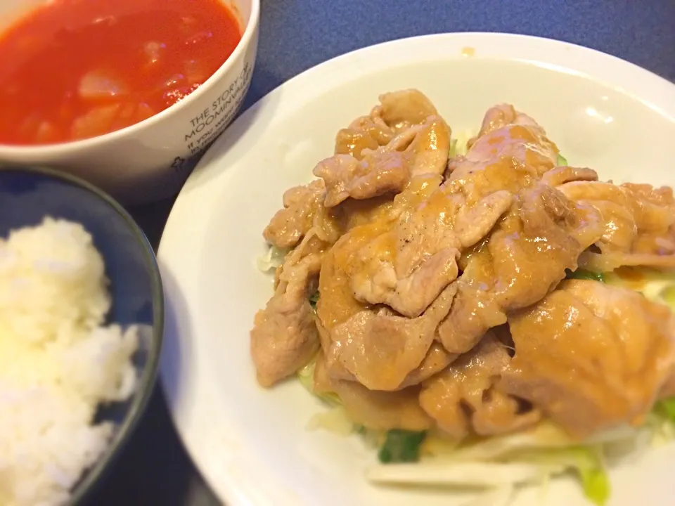 昨日の晩御飯♩豚ロースのニンニク味噌焼き♩温野菜のせ🍋🍅🌽|meyou..さん