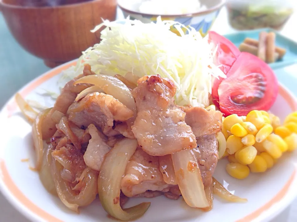 Snapdishの料理写真:TETSU♪😋さんの料理 オヤジ特製☆豚肉しょうが焼き♪ シンプルながらメチャ旨ー！😄|ふぅちゃんさん