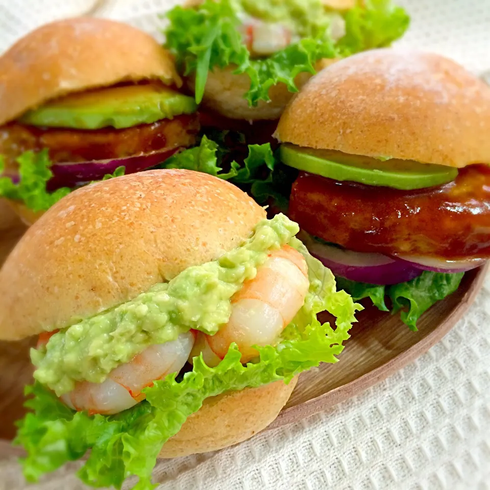 アボカドディップとエビバーガー＆照り焼きバーガー♪|あまねこ🌿さん