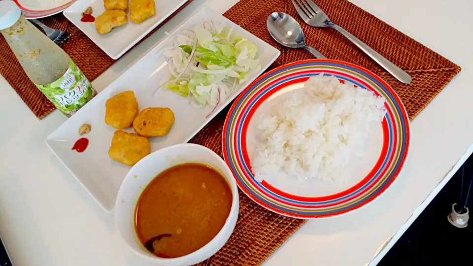 今日の昼食 無印のグリーンカレー、サラダ|pinknari🐰🌈さん