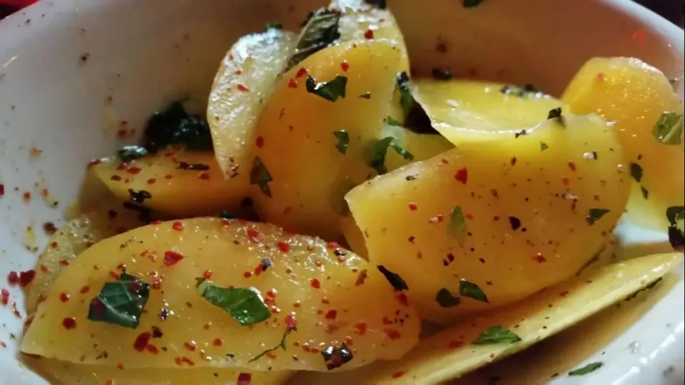 Green Peaches, Mint, Olive Oil, Aleppo Pepper|Christina Sasserさん