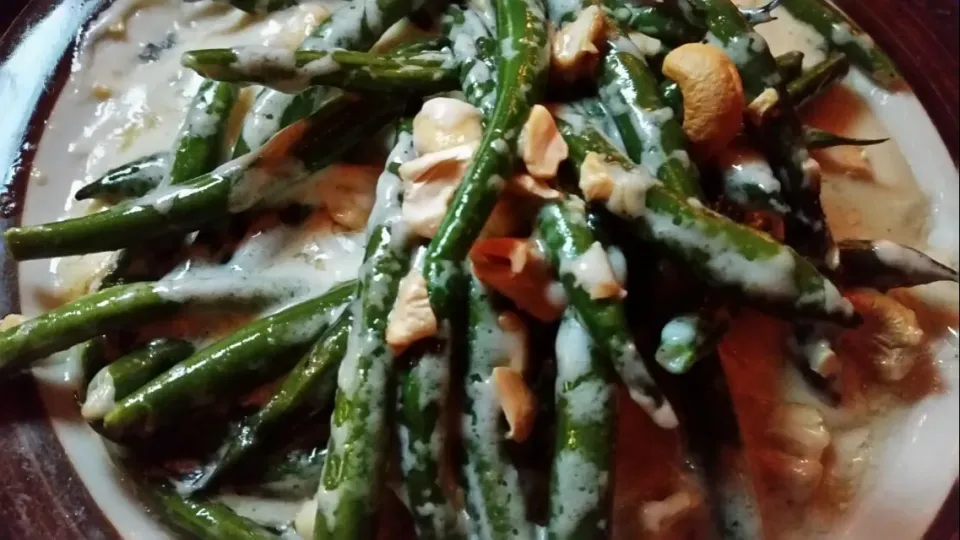 Grilled Green Beans, Blue Cheese,  & Cashews|Christina Sasserさん