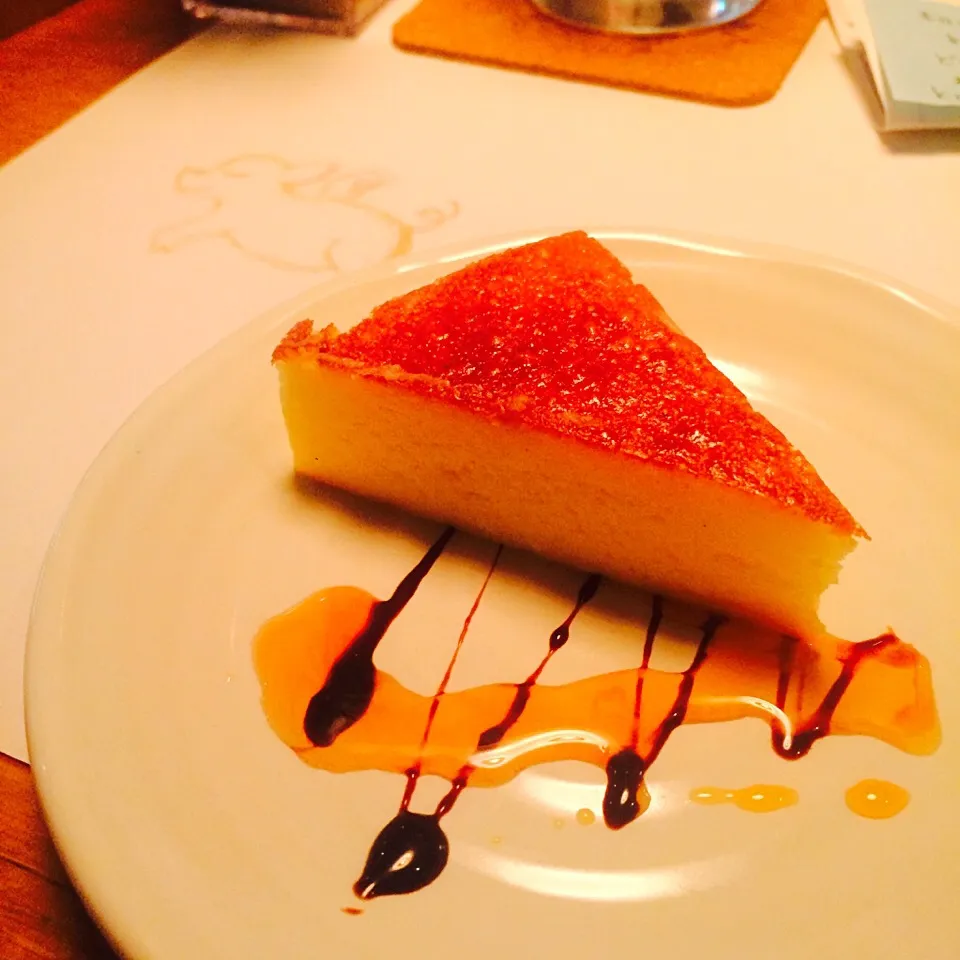 Snapdishの料理写真:サービスに頂いたプディングケーキ？♡|＊mini＊さん