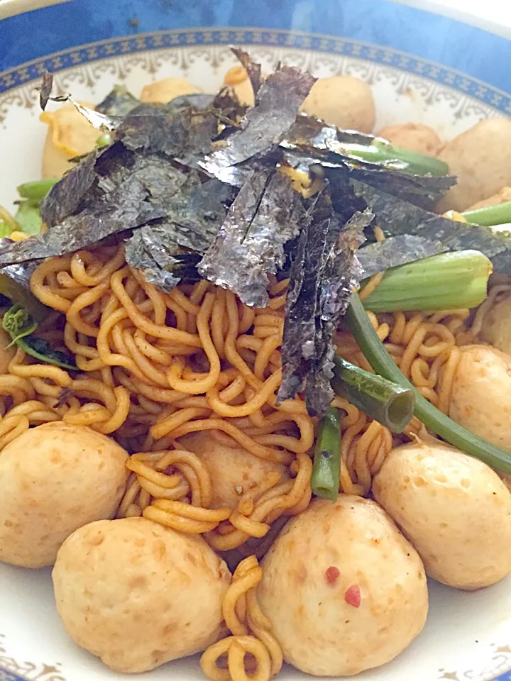 Snapdishの料理写真:Yaki Soba ^_^|Muaylek Thanomsriさん