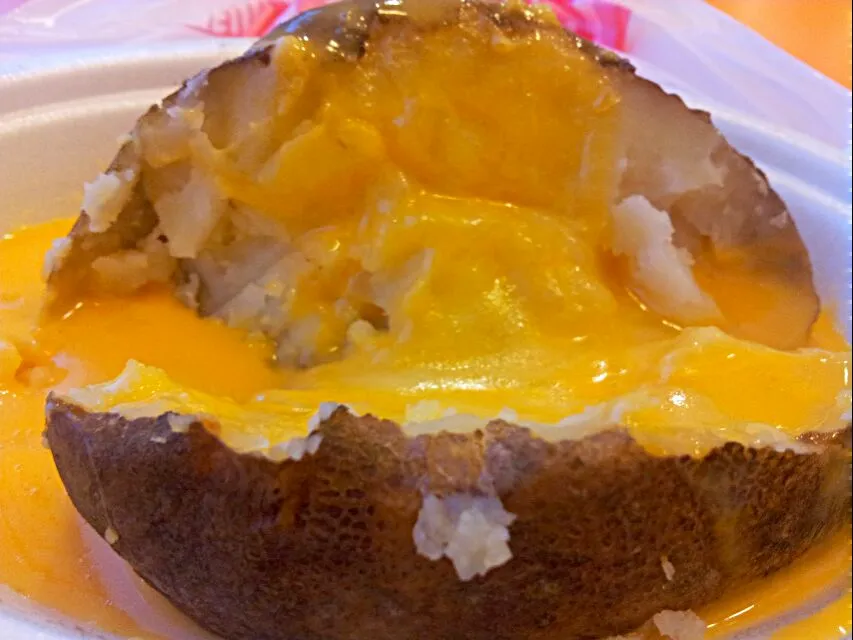 Snapdishの料理写真:Cheese Baked Potato @ Wendy's|FooDin'sさん