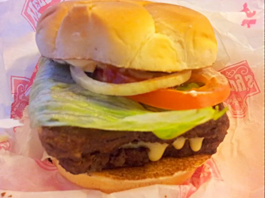 Snapdishの料理写真:Wendy's Beef Burger|FooDin'sさん